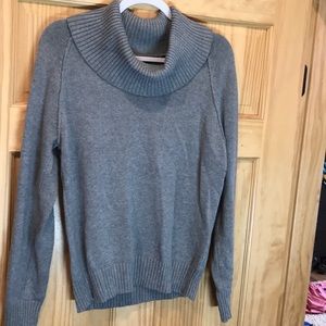 Floating turtle neck sweater